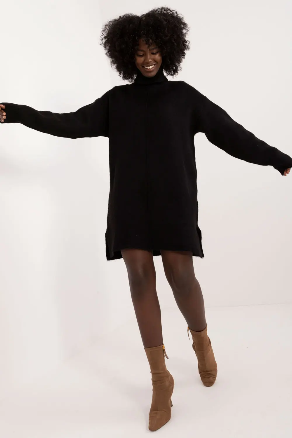 Robe courte noire à manches longues