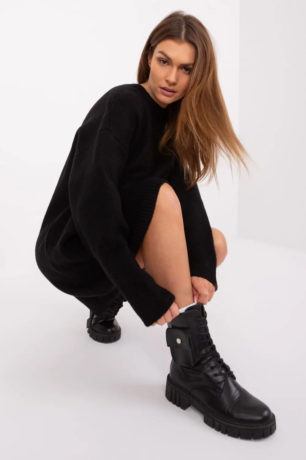 Robe courte noire à manches longues