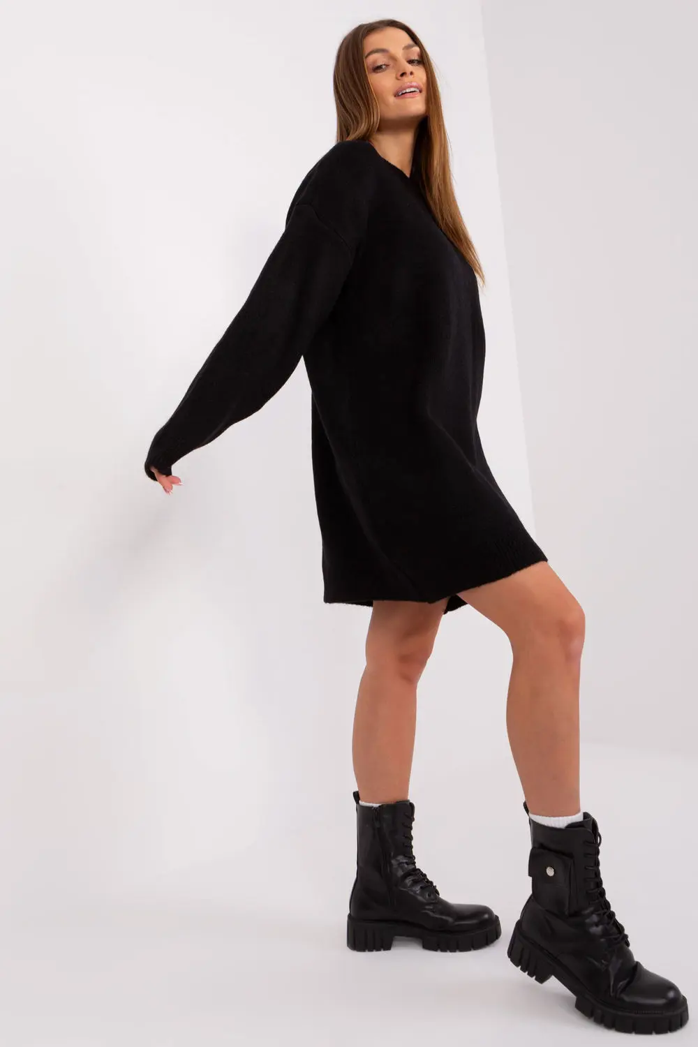 Robe courte noire à manches longues – Image 2