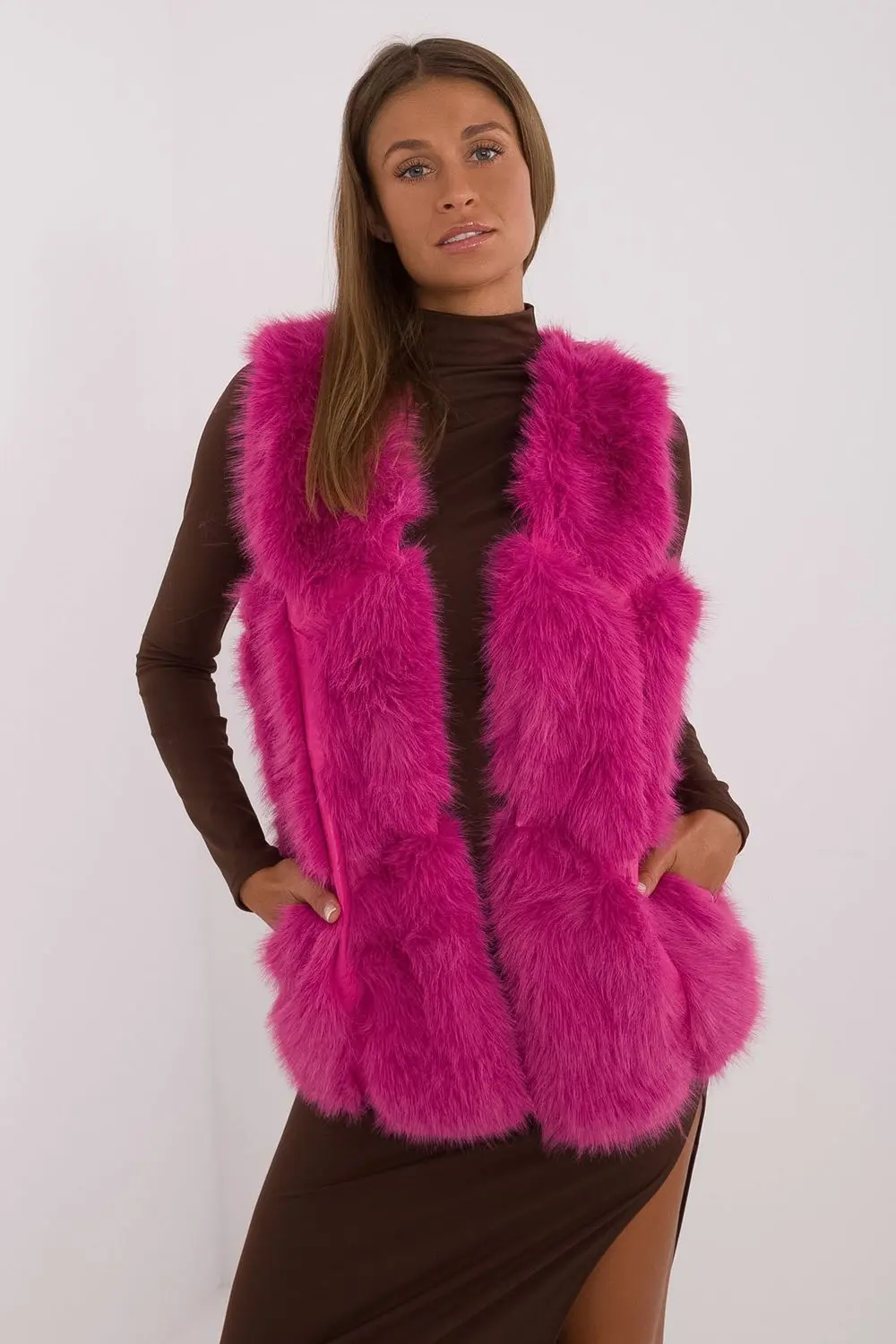 Gilet en fausse fourrure rose à capuche
