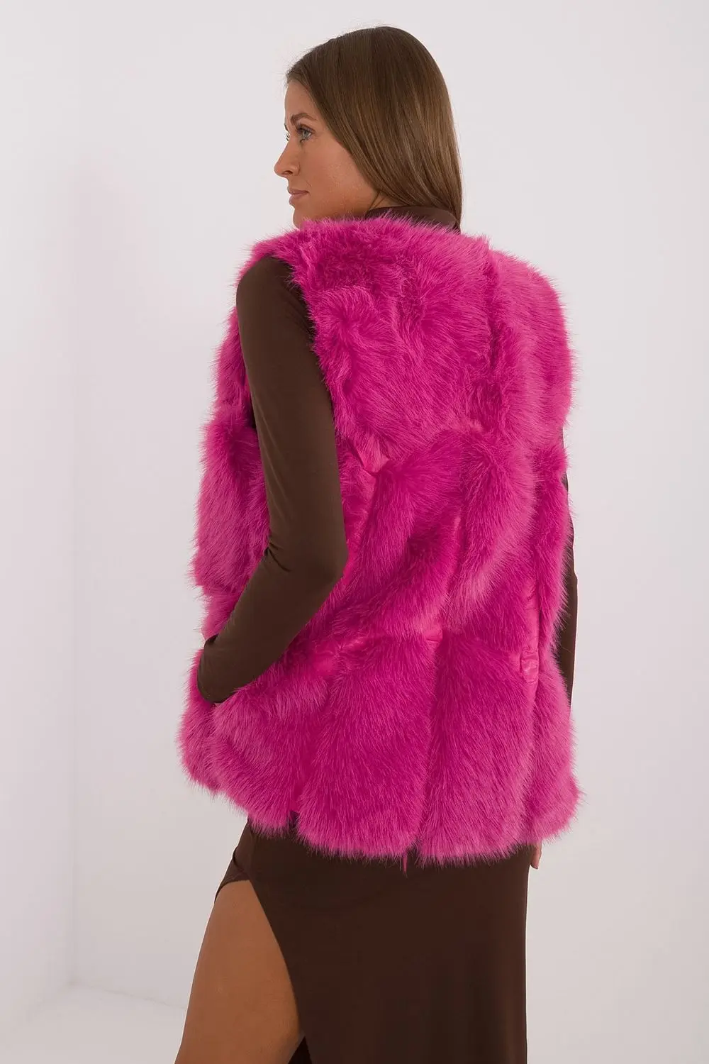 Gilet en fausse fourrure rose à capuche – Image 3