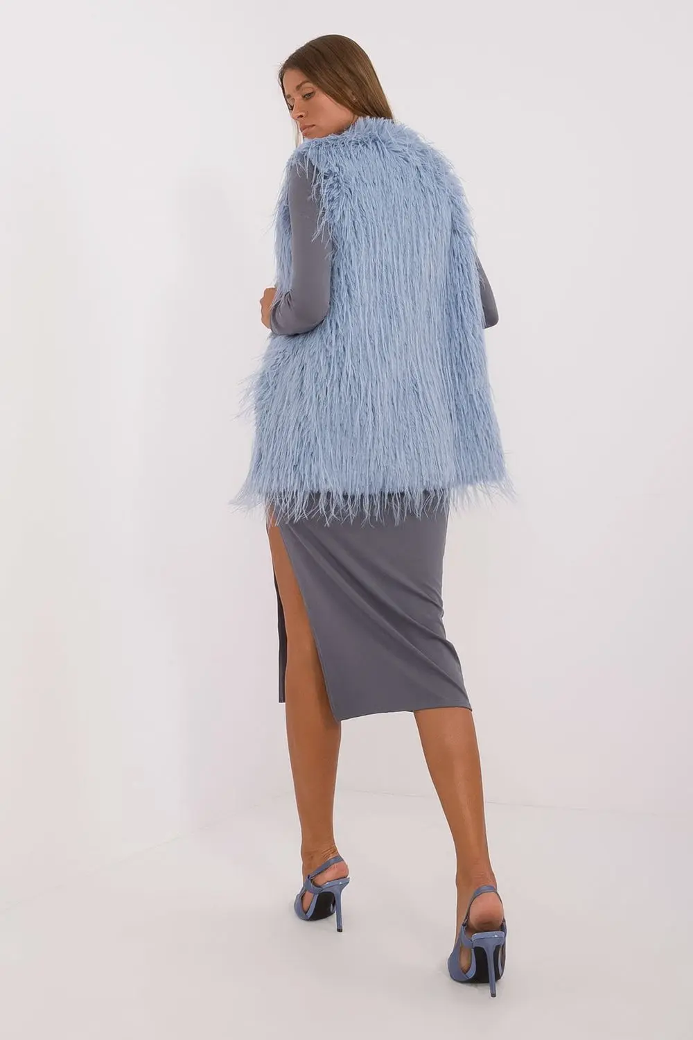Gilet en fausse fourrure bleu à capuche – Image 3