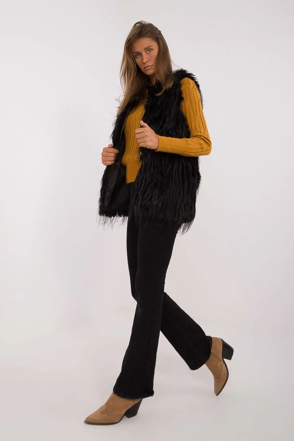Gilet en fausse fourrure noir à capuche – Image 4