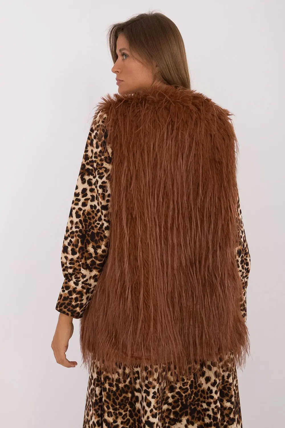Gilet en fausse fourrure brun à capuche – Image 3