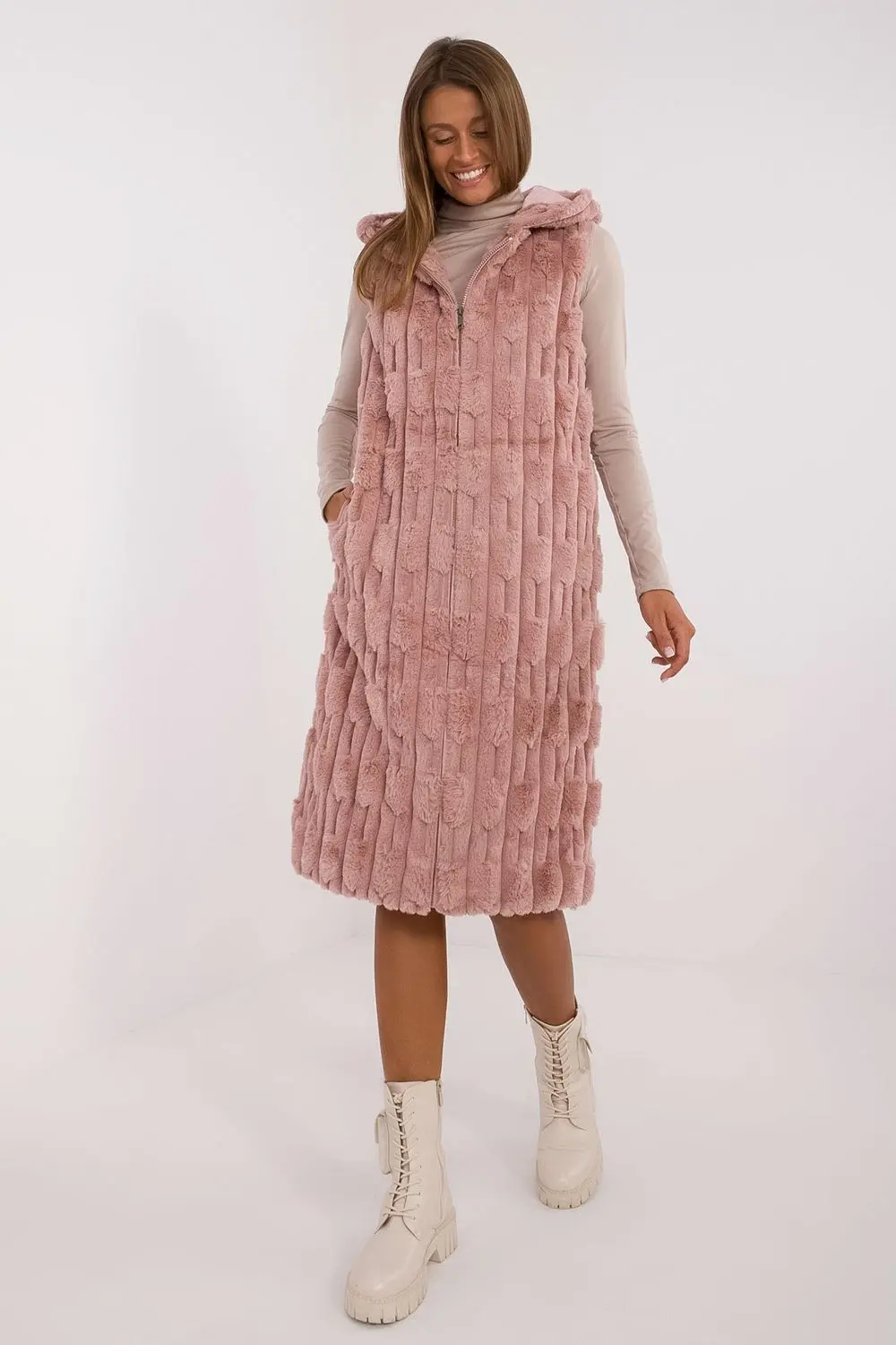 Gilet en fausse fourrure rose à capuche