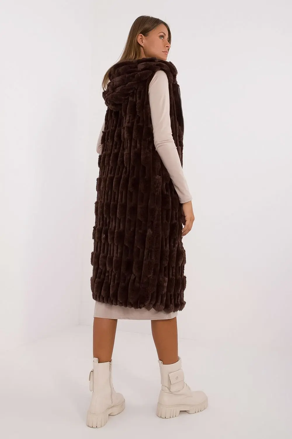 Gilet en fausse fourrure brun à capuche – Image 2