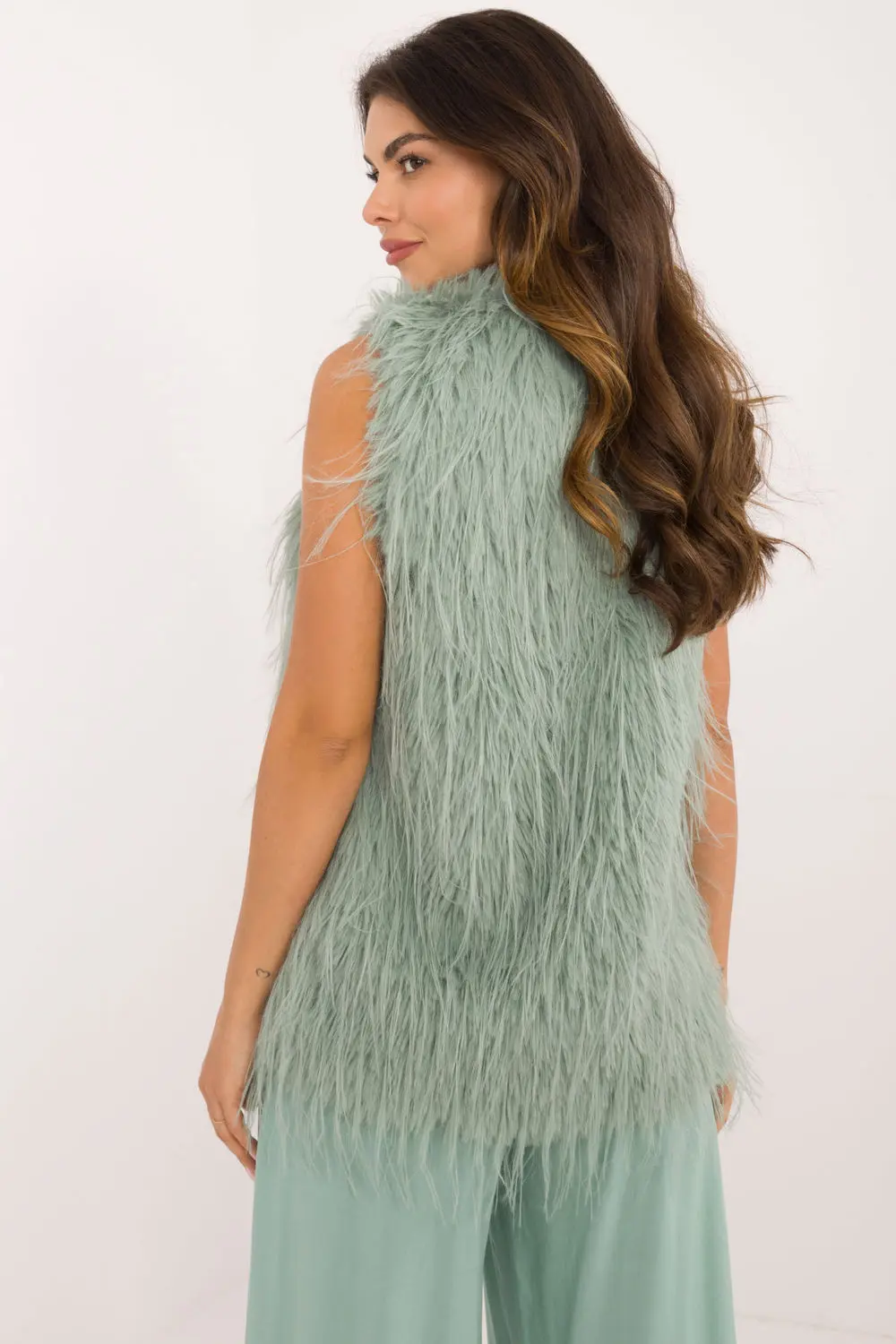 Gilet en fausse fourrure vert à capuche – Image 3