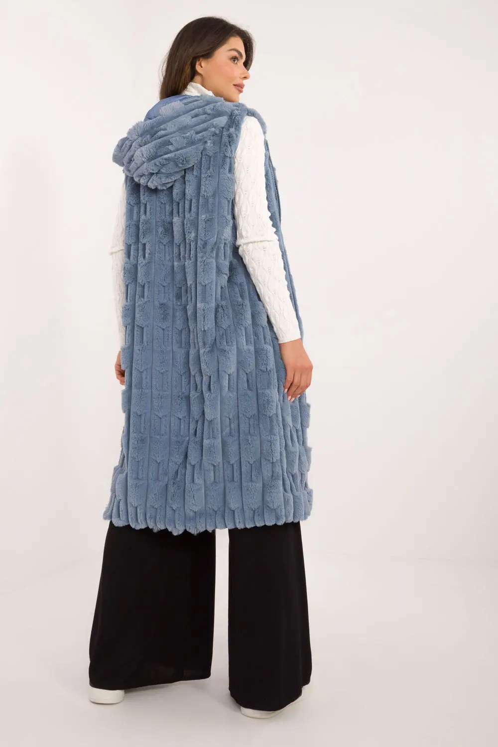 Gilet en fausse fourrure bleu à capuche – Image 2