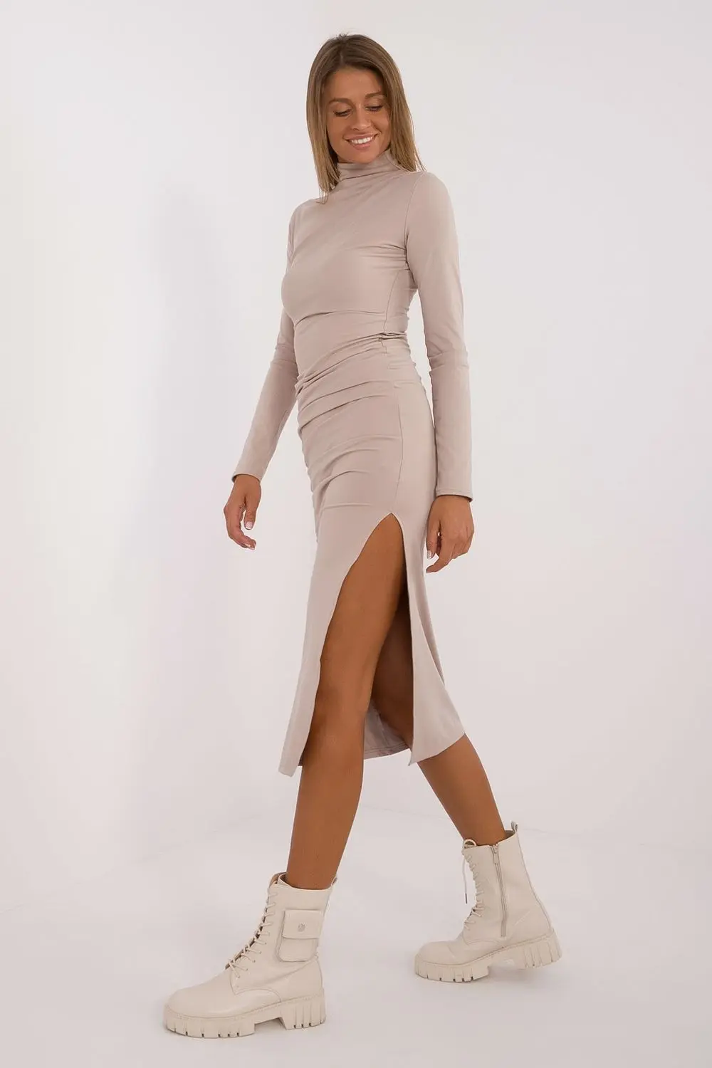 Robe midi beige à manches longues – Image 2