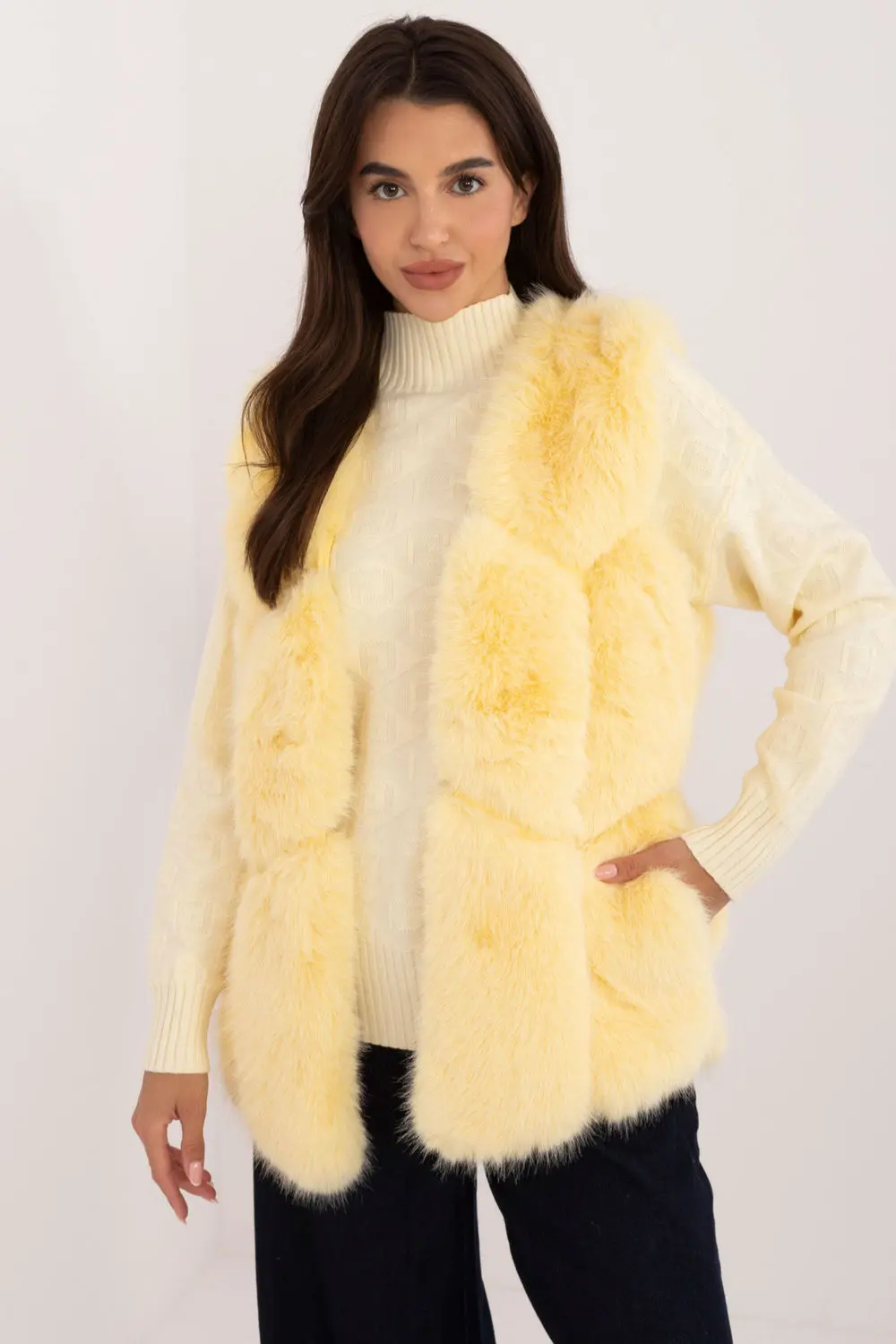Gilet en fausse fourrure jaune à capuche