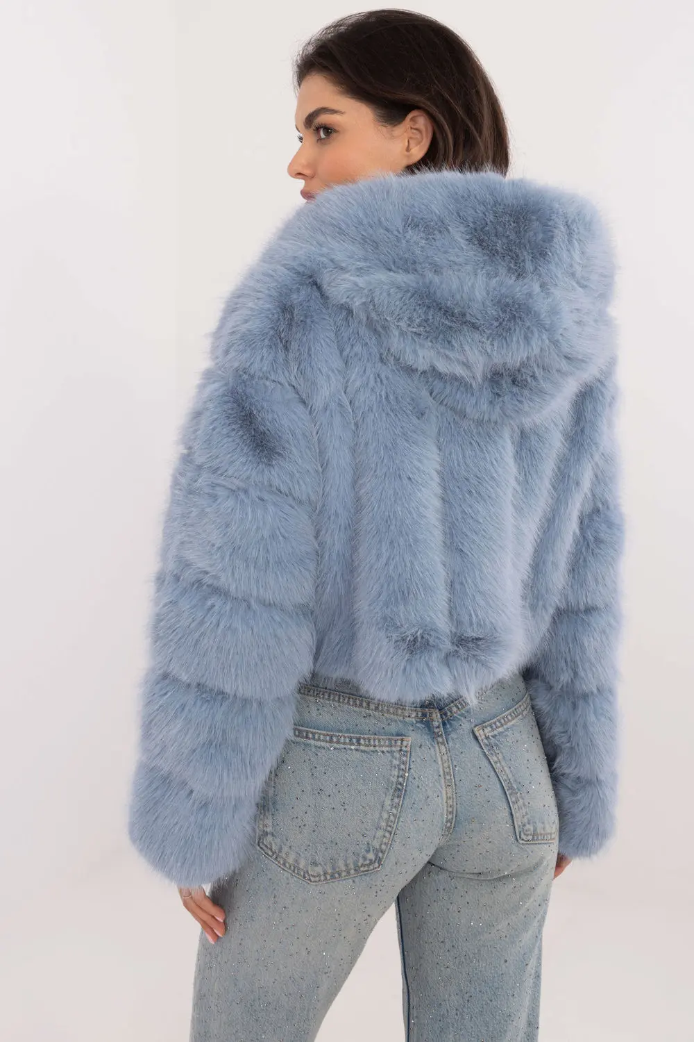 Veste en fausse fourrure bleue à capuche – Image 3