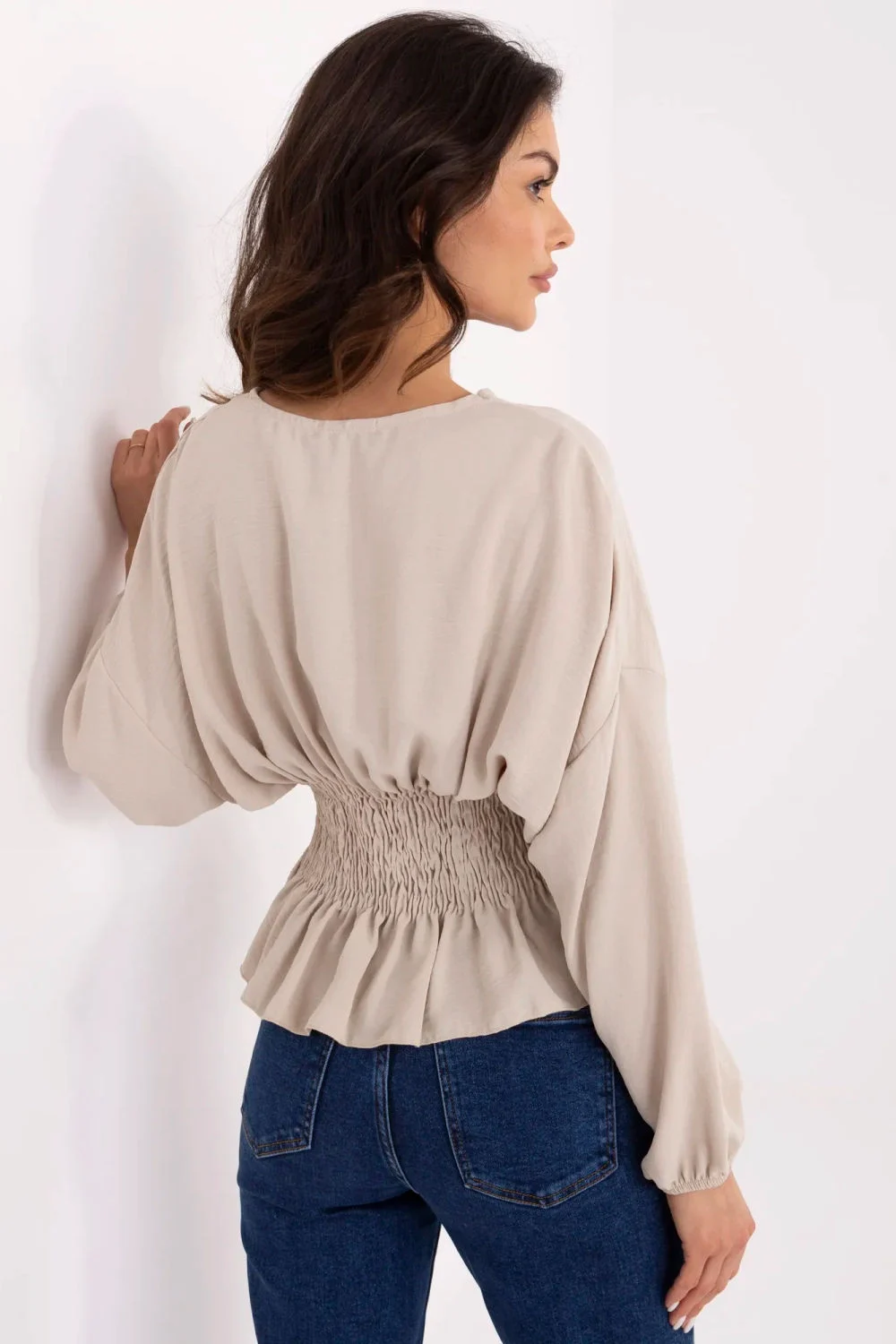 Chemisier court beige à manches bouffantes – Image 3