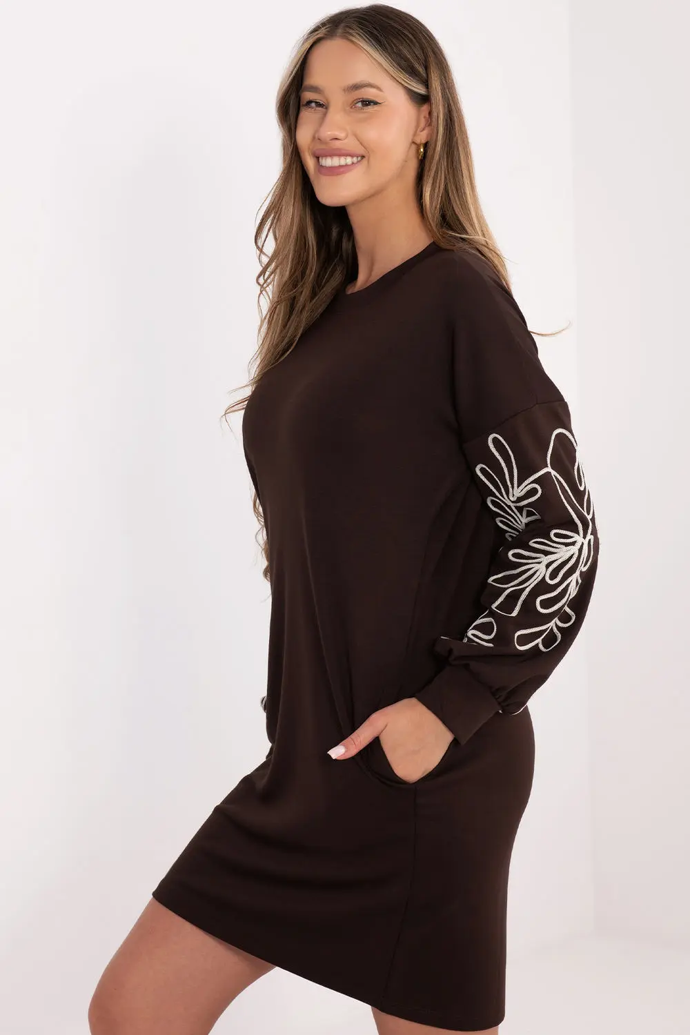 Robe brune à manches longues – Image 2