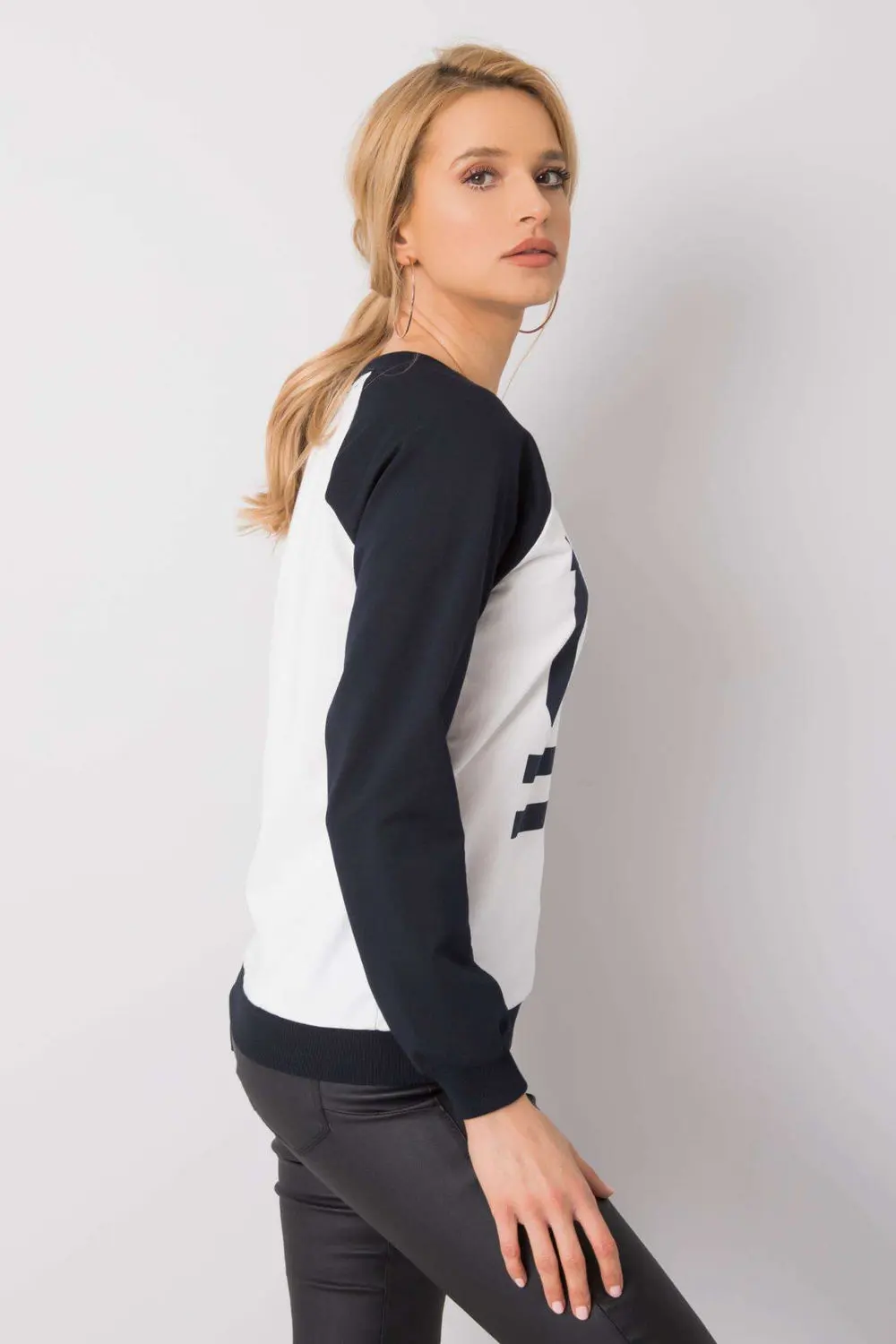 Sweatshirt bleu marine à manches longues – Image 4