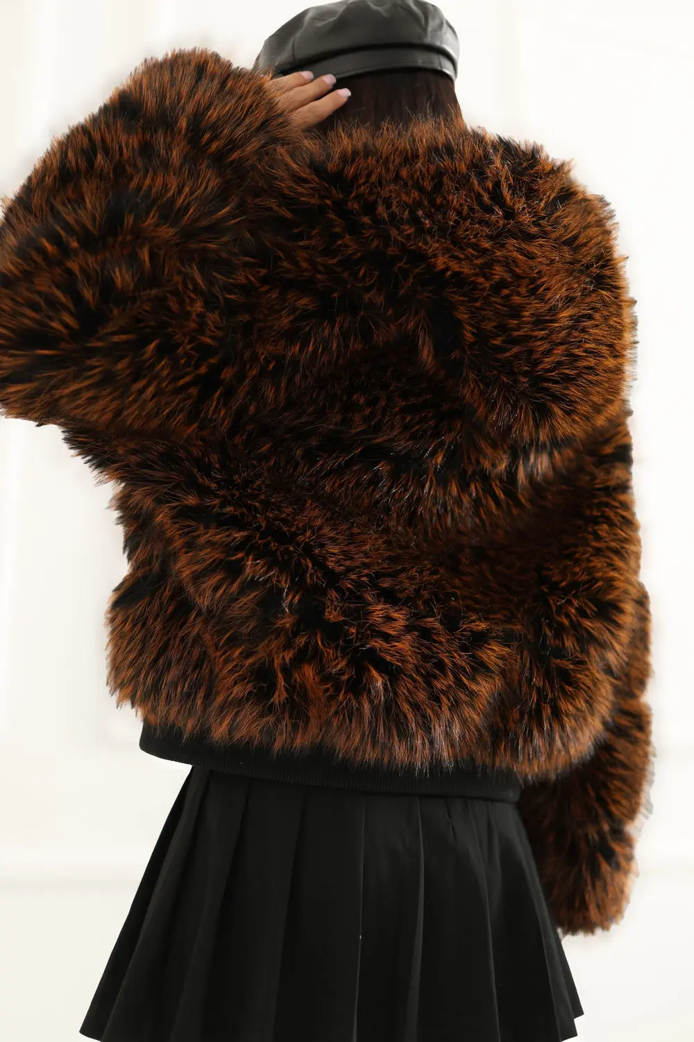 Veste en fausse fourrure orange à capuche – Image 3