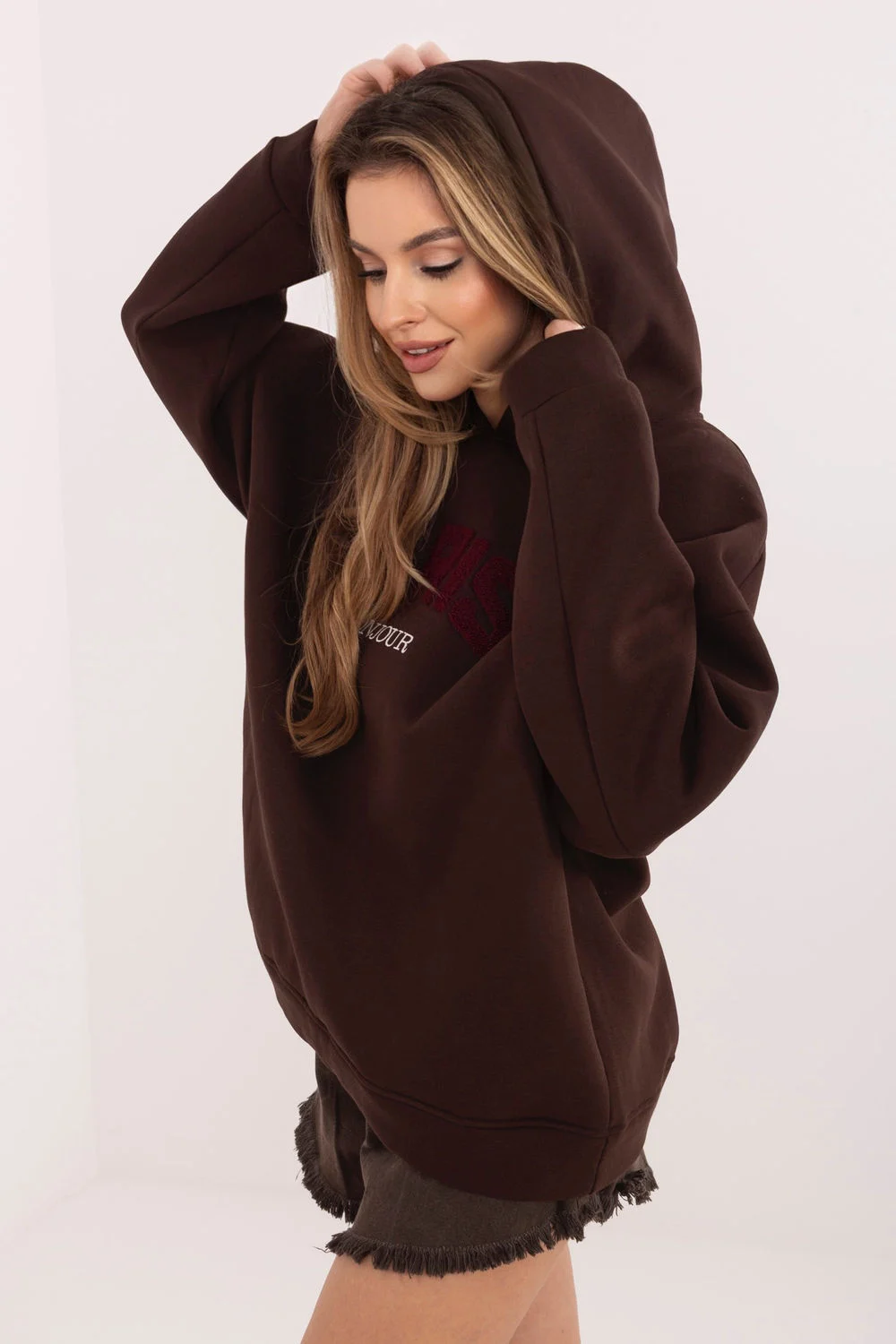 Sweatshirt à capuche brun en coton – Image 2