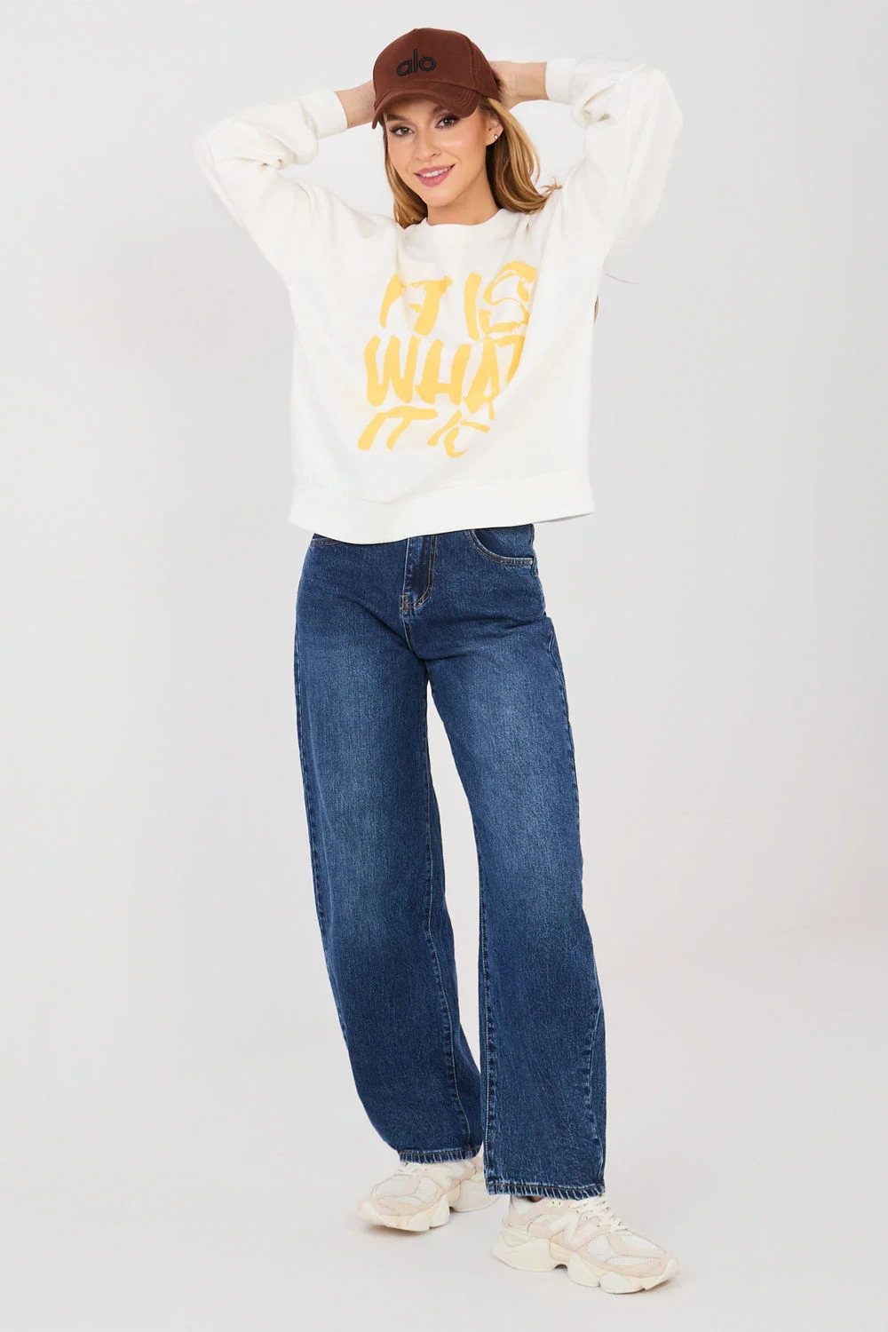 Sweatshirt beige à manches longues – Image 2