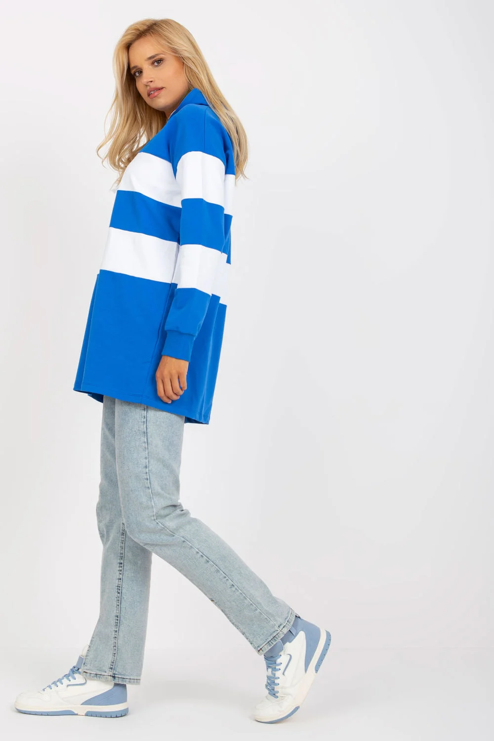 Sweatshirt à capuche bleu brodé – Image 2