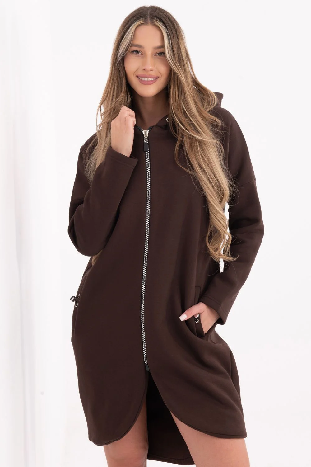 Sweatshirt à capuche brun en coton – Image 4