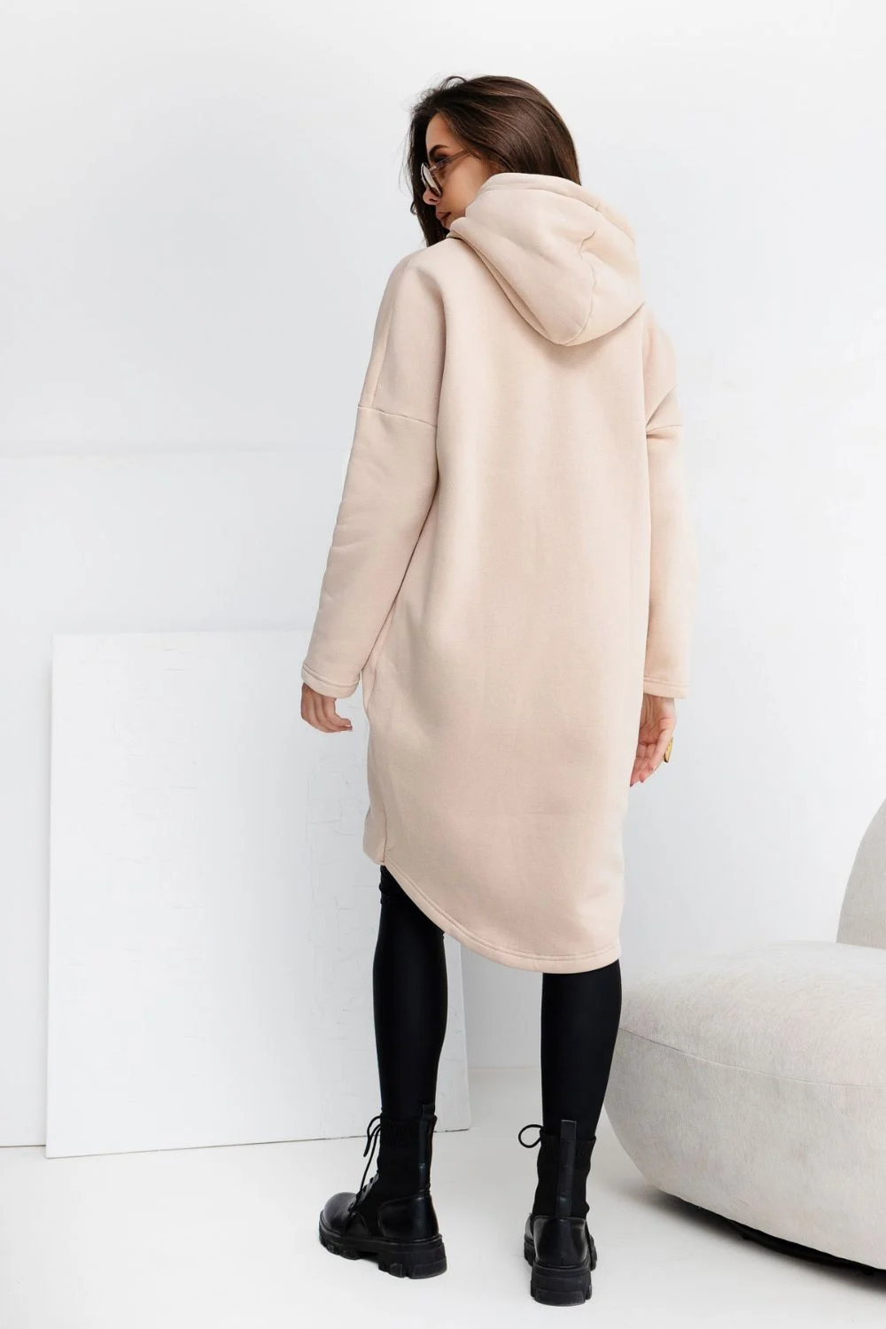 Sweatshirt à capuche beige en coton – Image 2