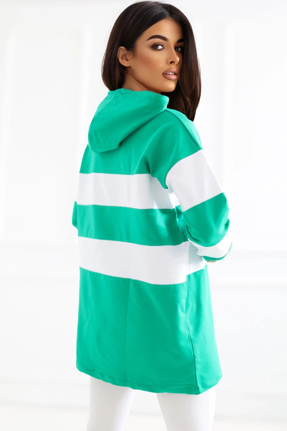 Sweatshirt à capuche vert brodé – Image 3