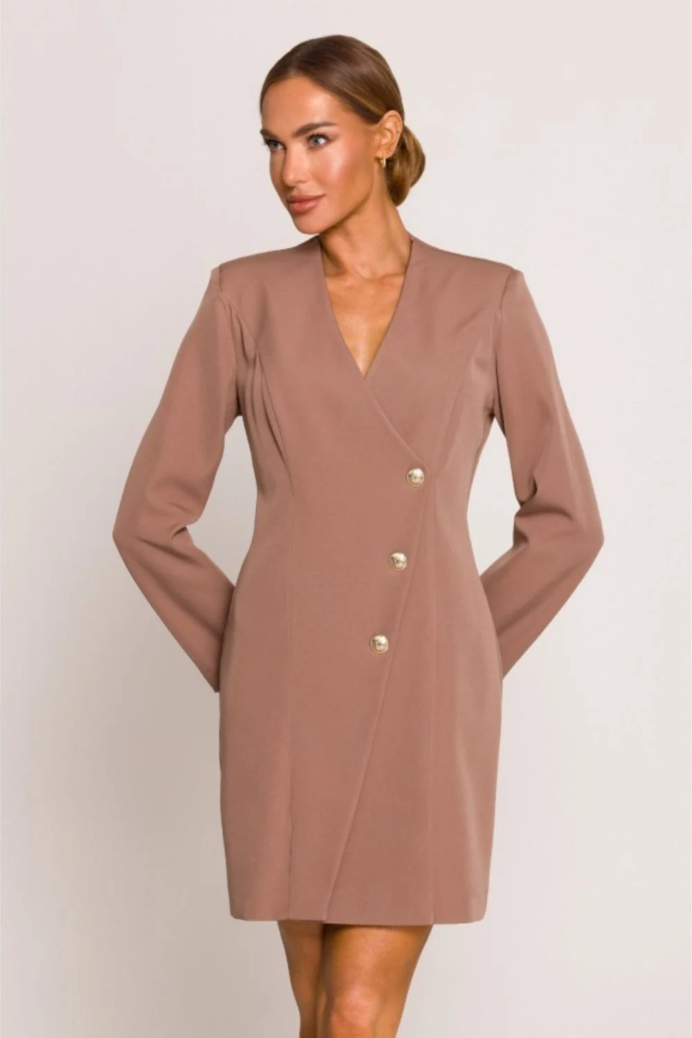 Robe brune à manches longues