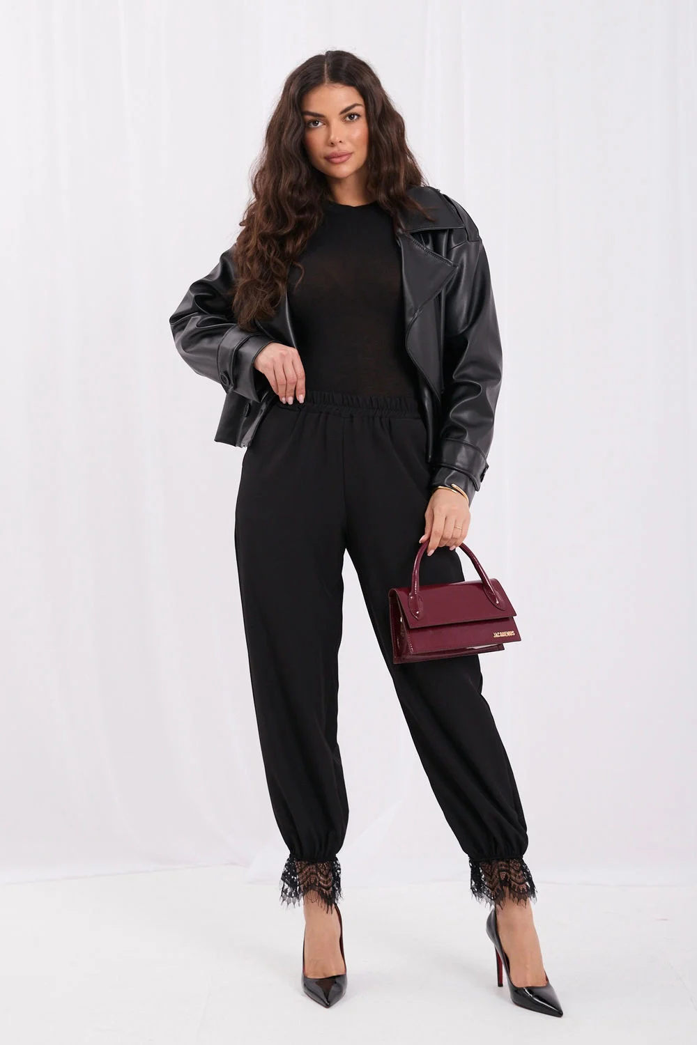 Pantalon noir en dentelle