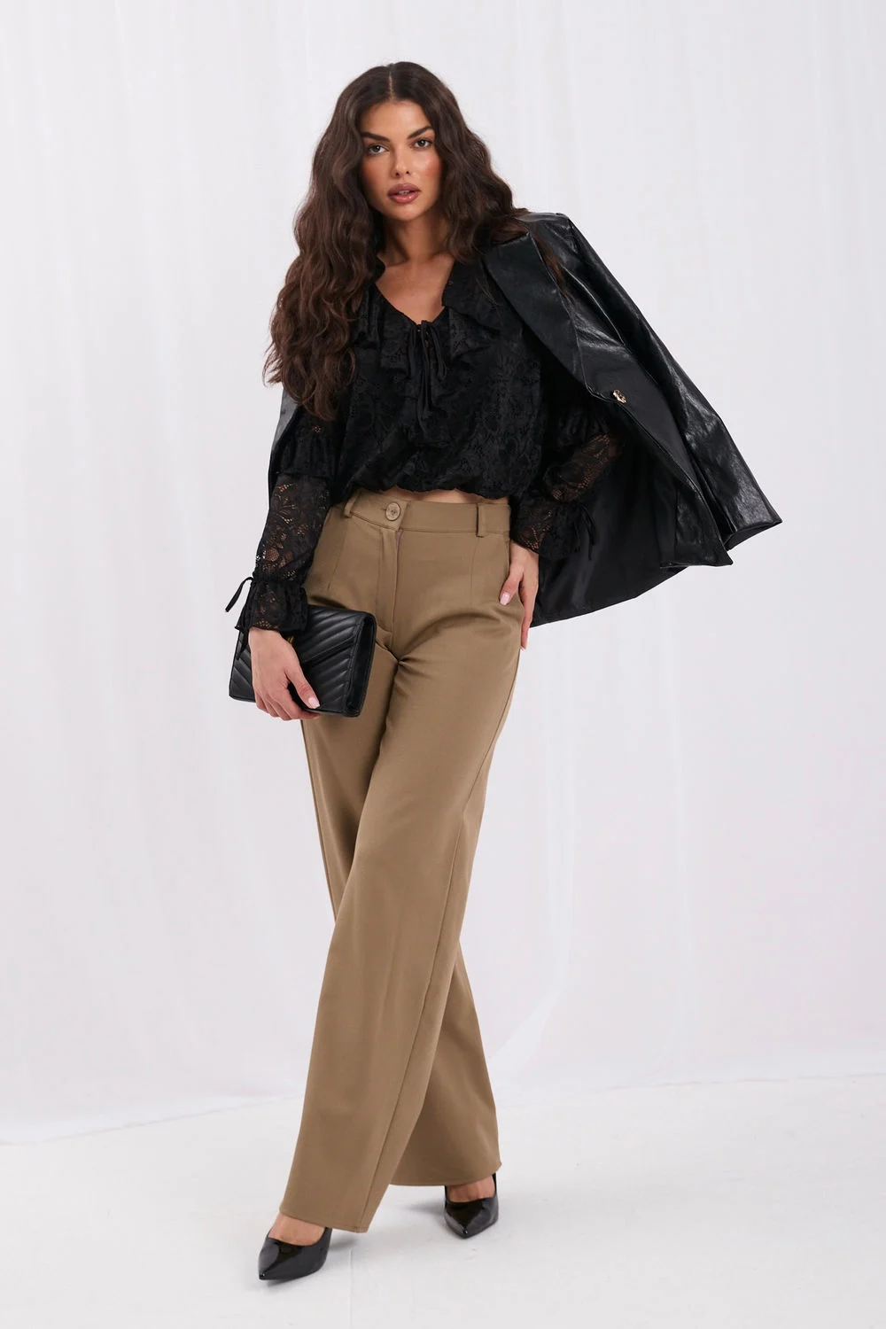 Chemisier court col V noir en dentelle – Image 2