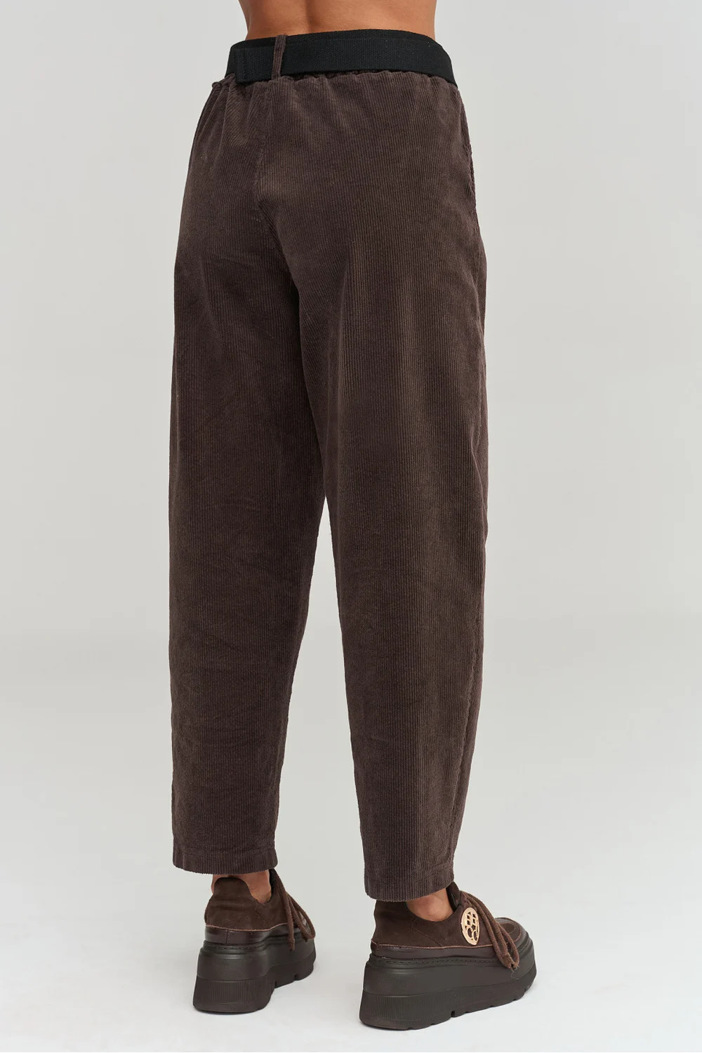 Pantalon brun en velours côtelé – Image 3
