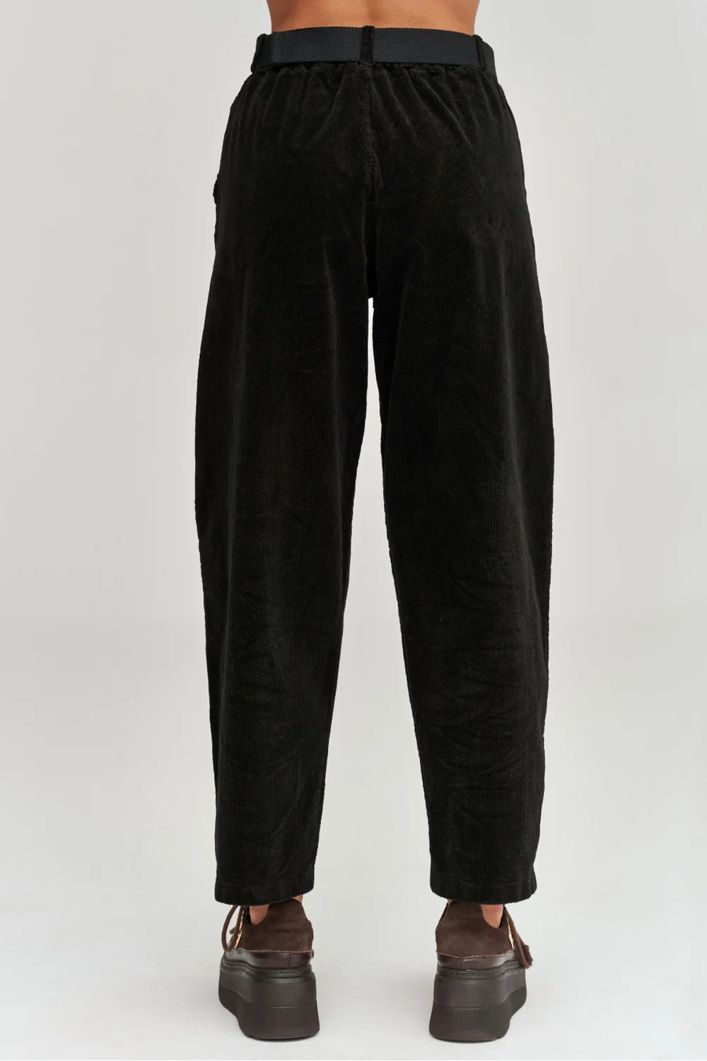 Pantalon noir en velours côtelé – Image 3