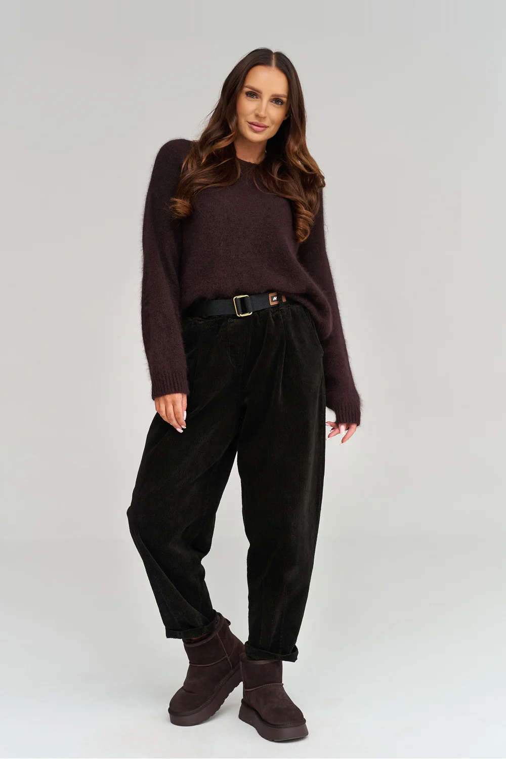 Pantalon noir en velours côtelé – Image 4