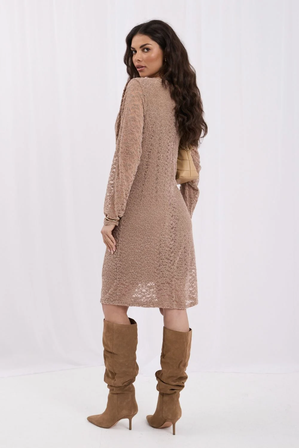 Robe de soirée beige en dentelle – Image 3