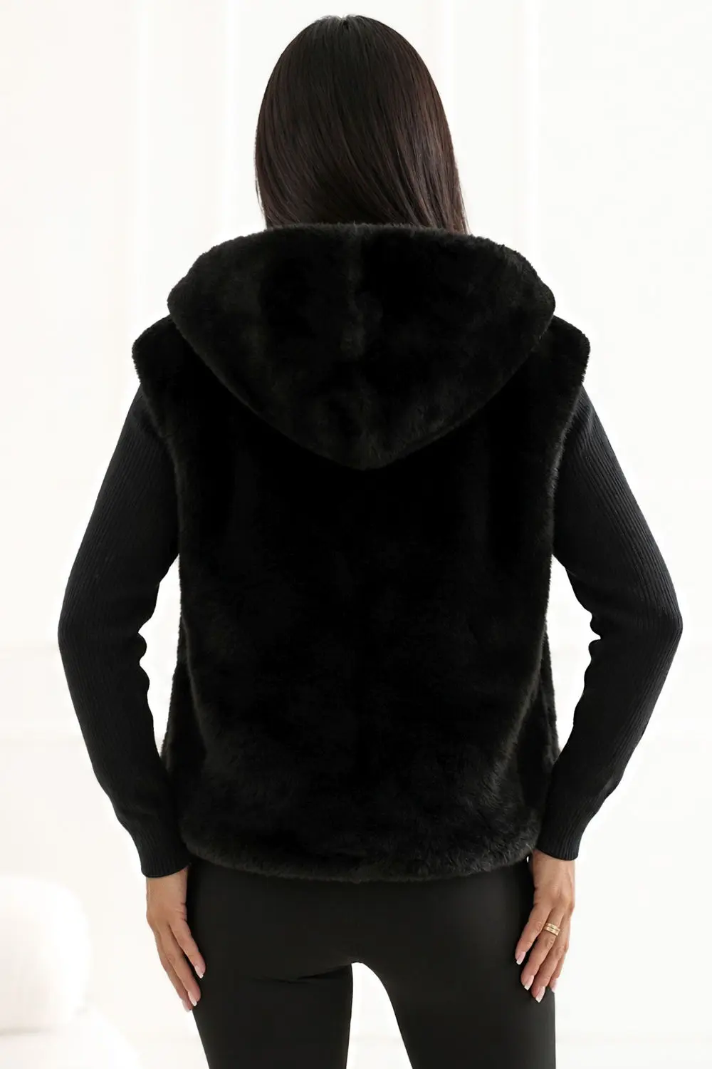 Gilet en fausse fourrure à coupe ajustée – Image 3