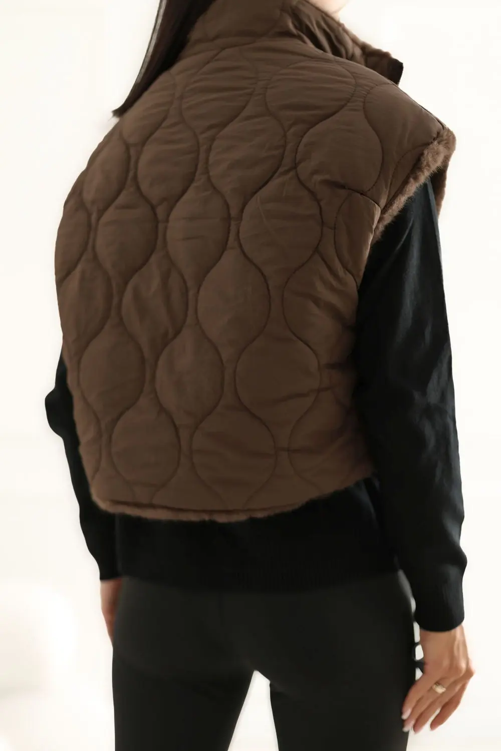 Gilet matelassé brun col montant – Image 3