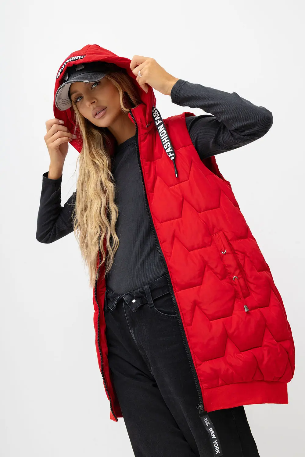 Gilet matelassé rouge à capuche