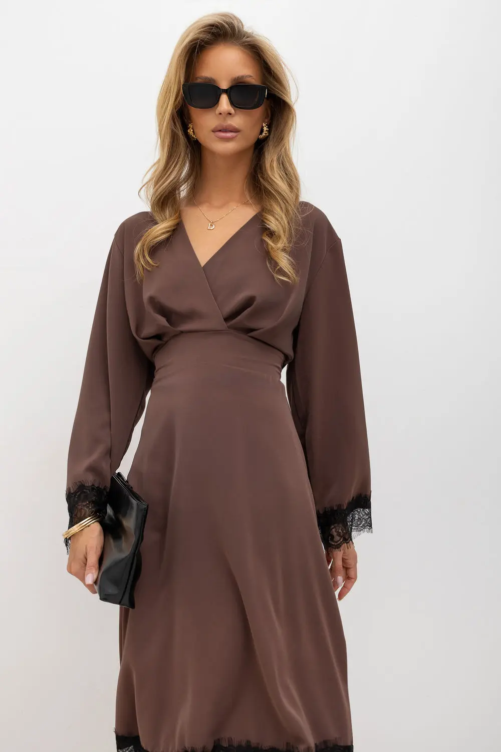 Robe de cocktail midi évasée beige