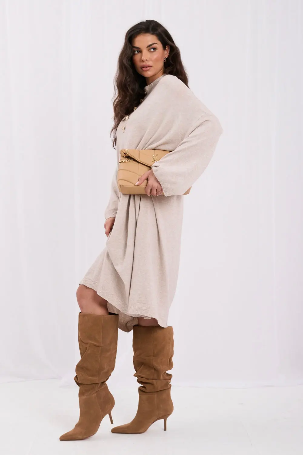 Robe pull oversize beige à manches longues – Image 2