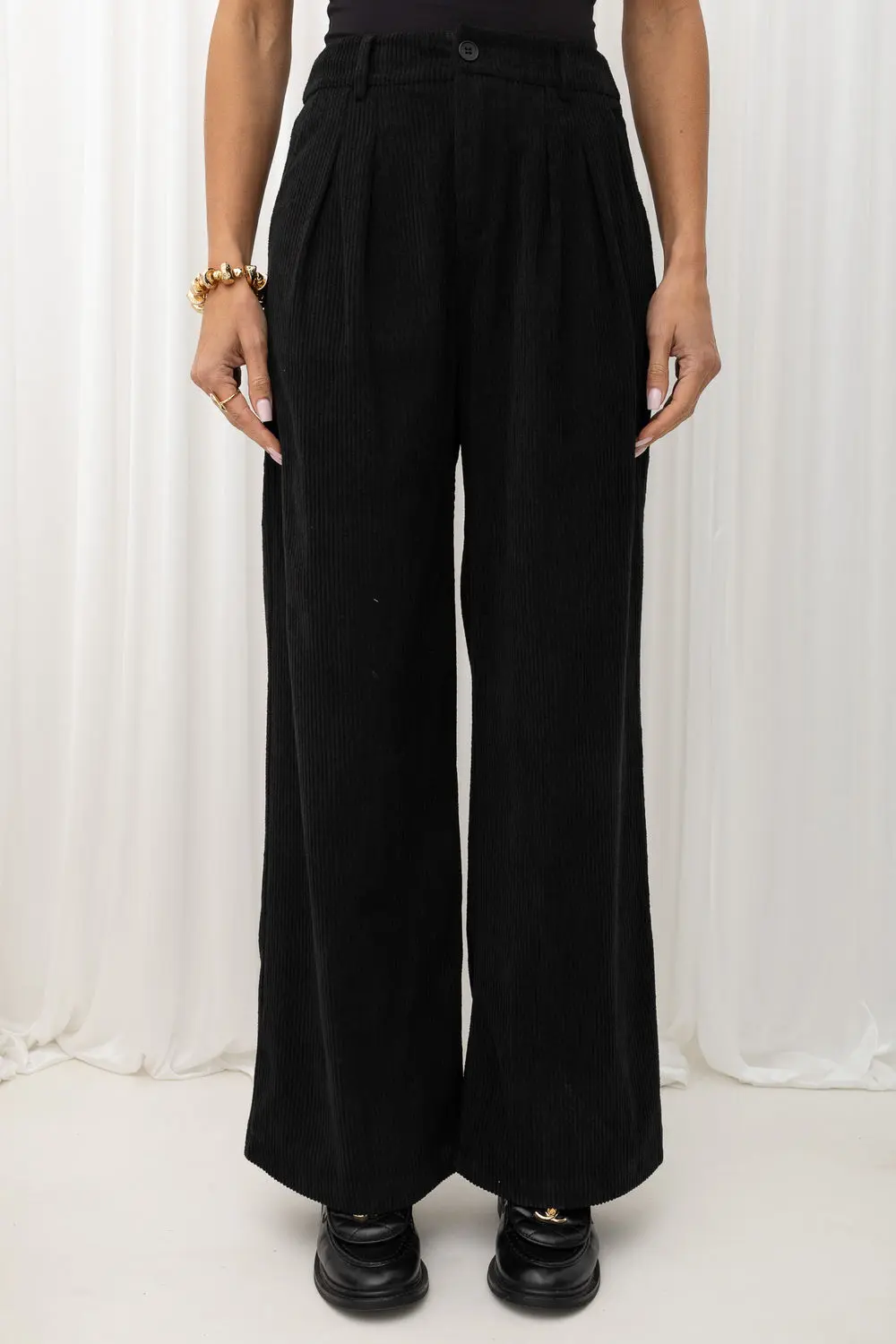 Pantalon large noir en velours côtelé
