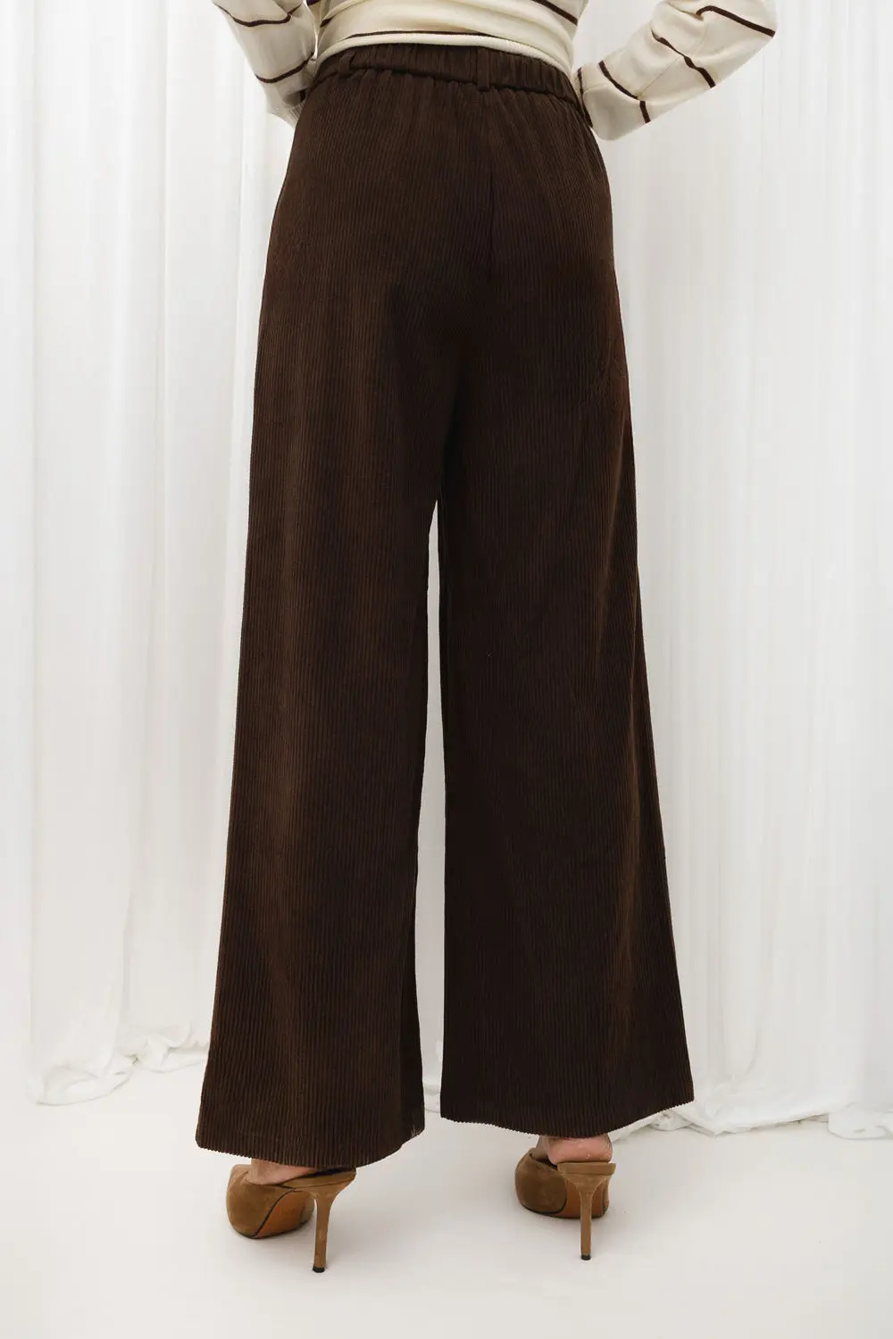 Pantalon large brun en velours côtelé – Image 2
