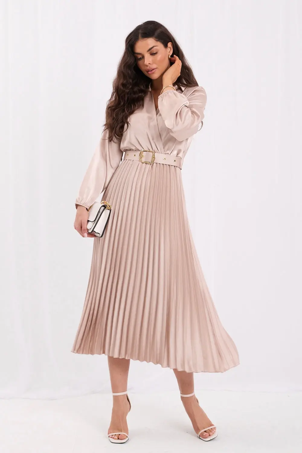 Robe de cocktail midi évasée beige