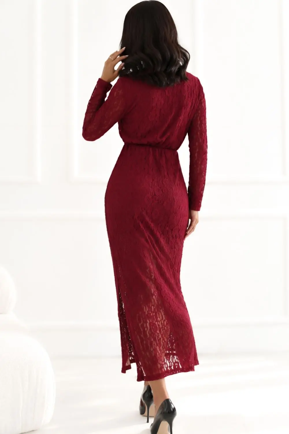 Robe de soirée midi rouge en dentelle – Image 3
