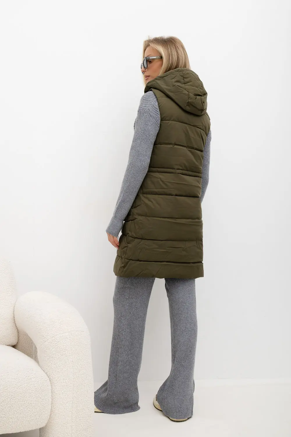 Gilet matelassé vert à capuche – Image 3