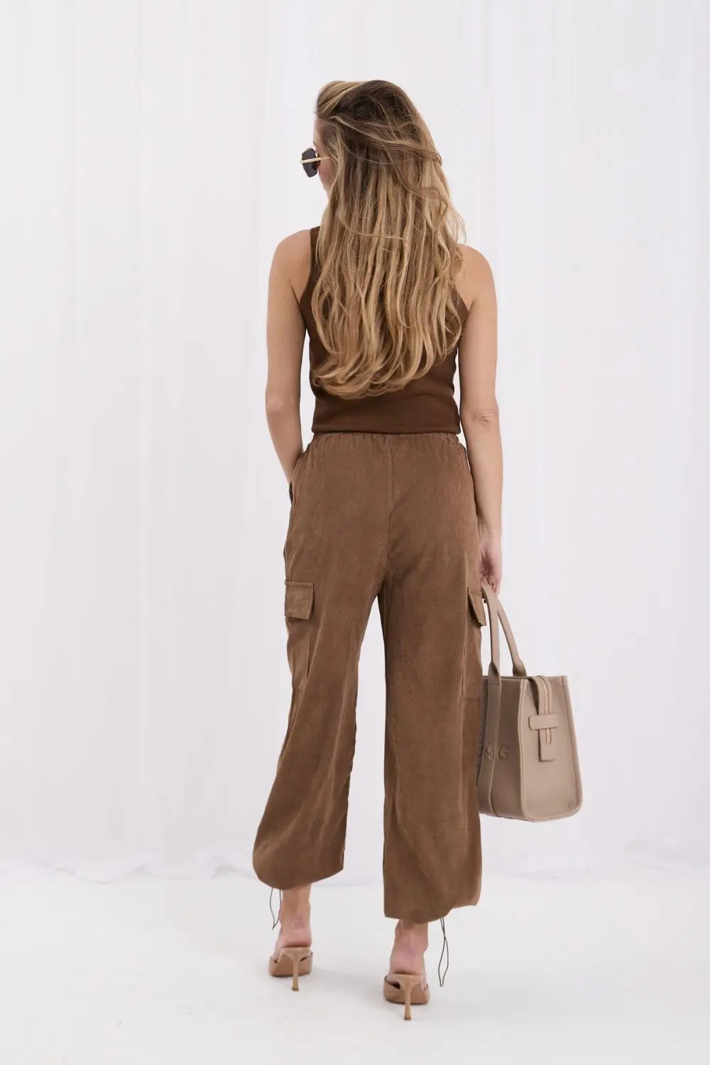 Pantalon brun en velours côtelé – Image 3