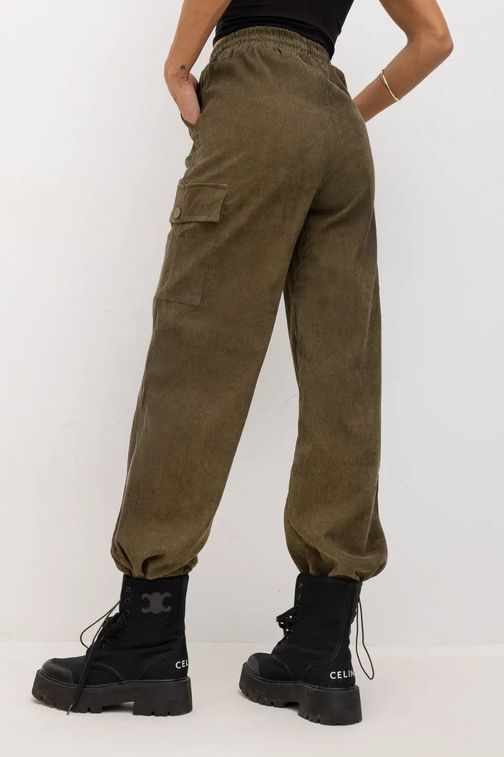 Pantalon vert en velours côtelé – Image 4