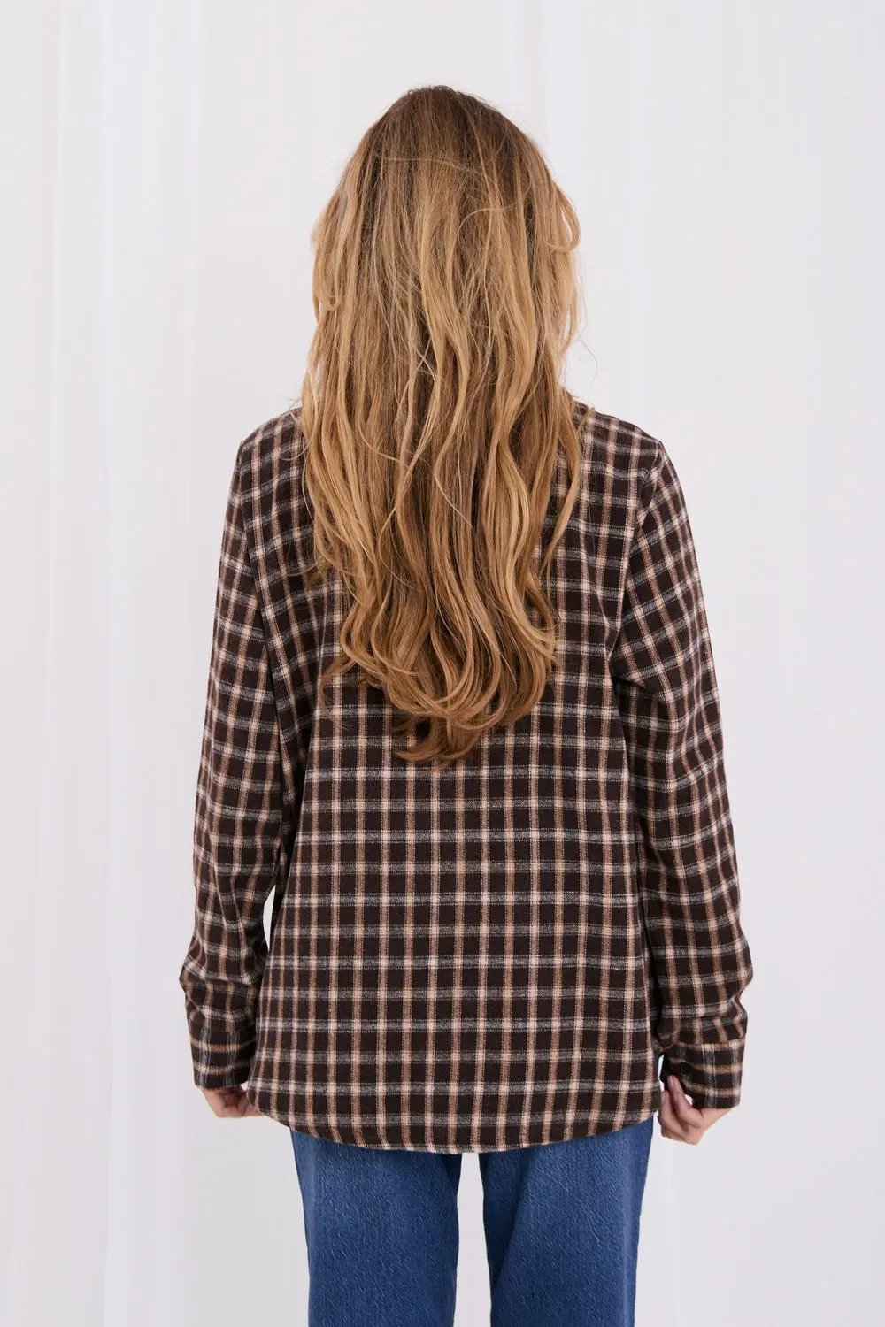 Chemise manche longue brune à carreaux – Image 2