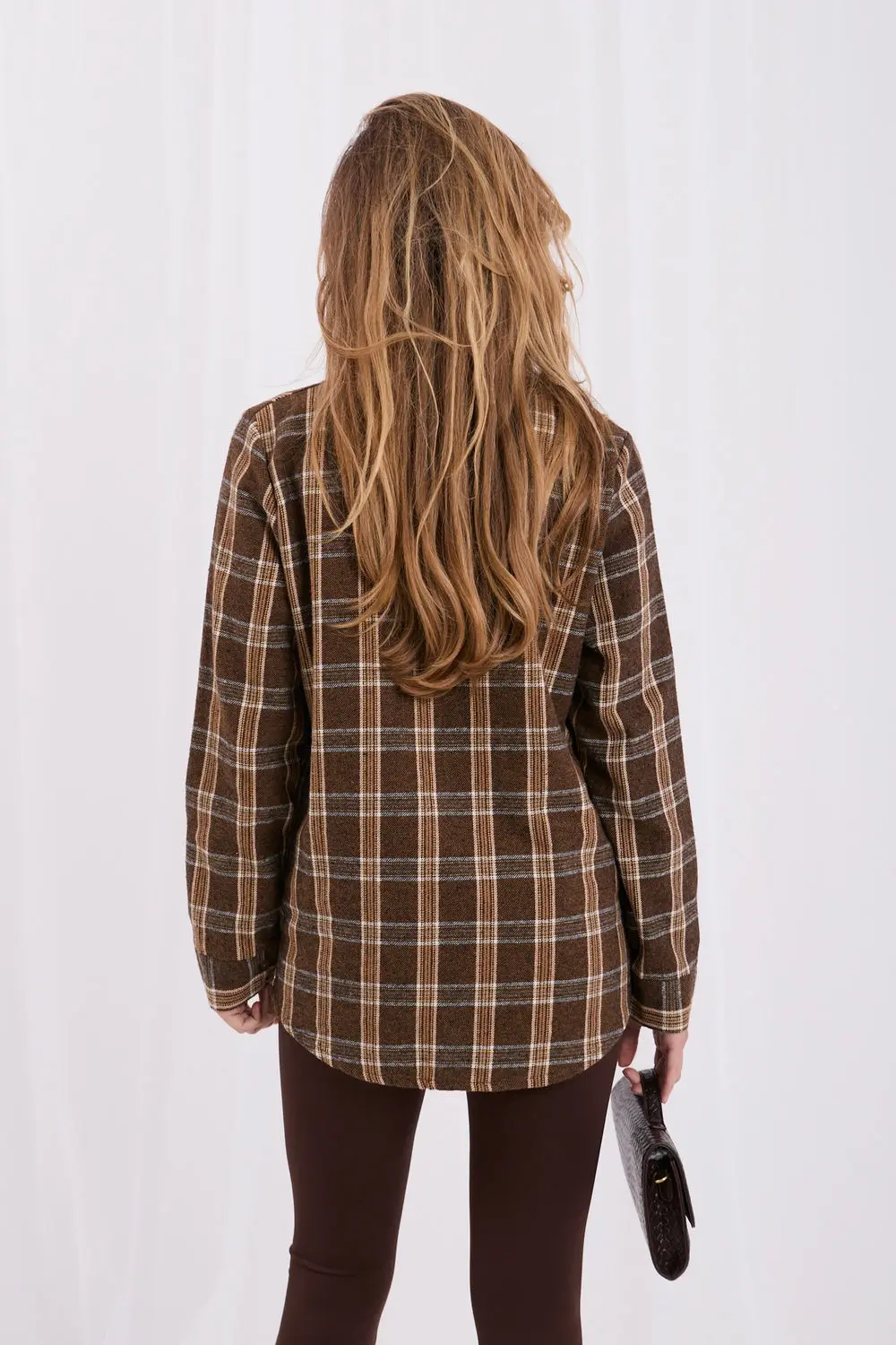 Chemise manche longue brune à carreaux – Image 2