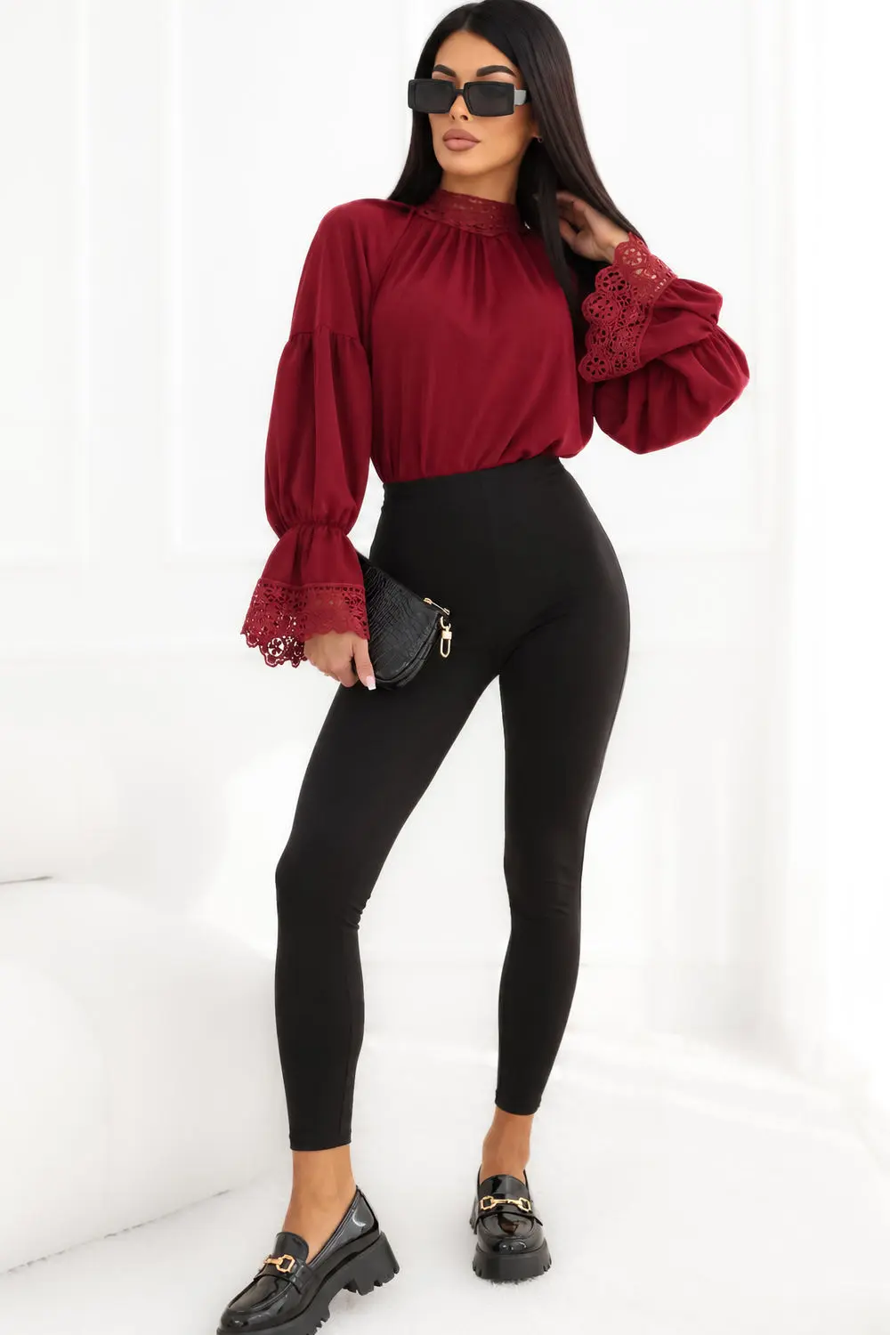 Chemisier rouge en dentelle – Image 2