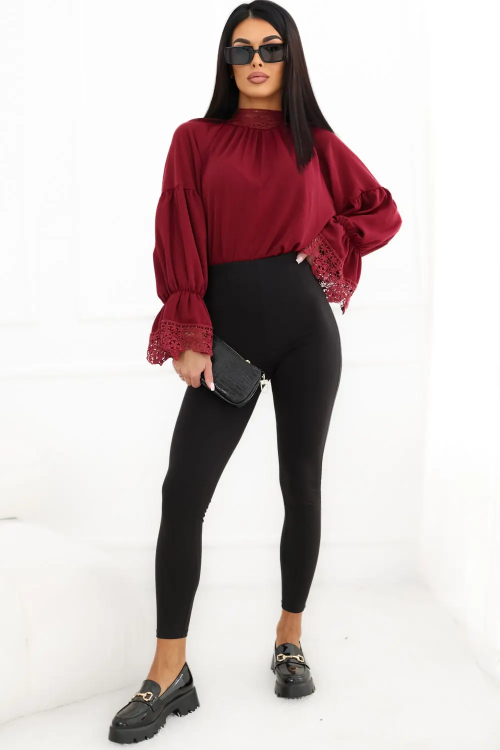 Chemisier rouge en dentelle – Image 3