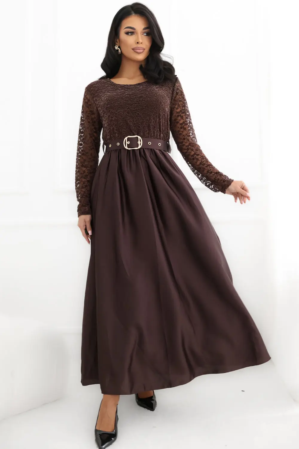 Robe longue évasée brune en dentelle