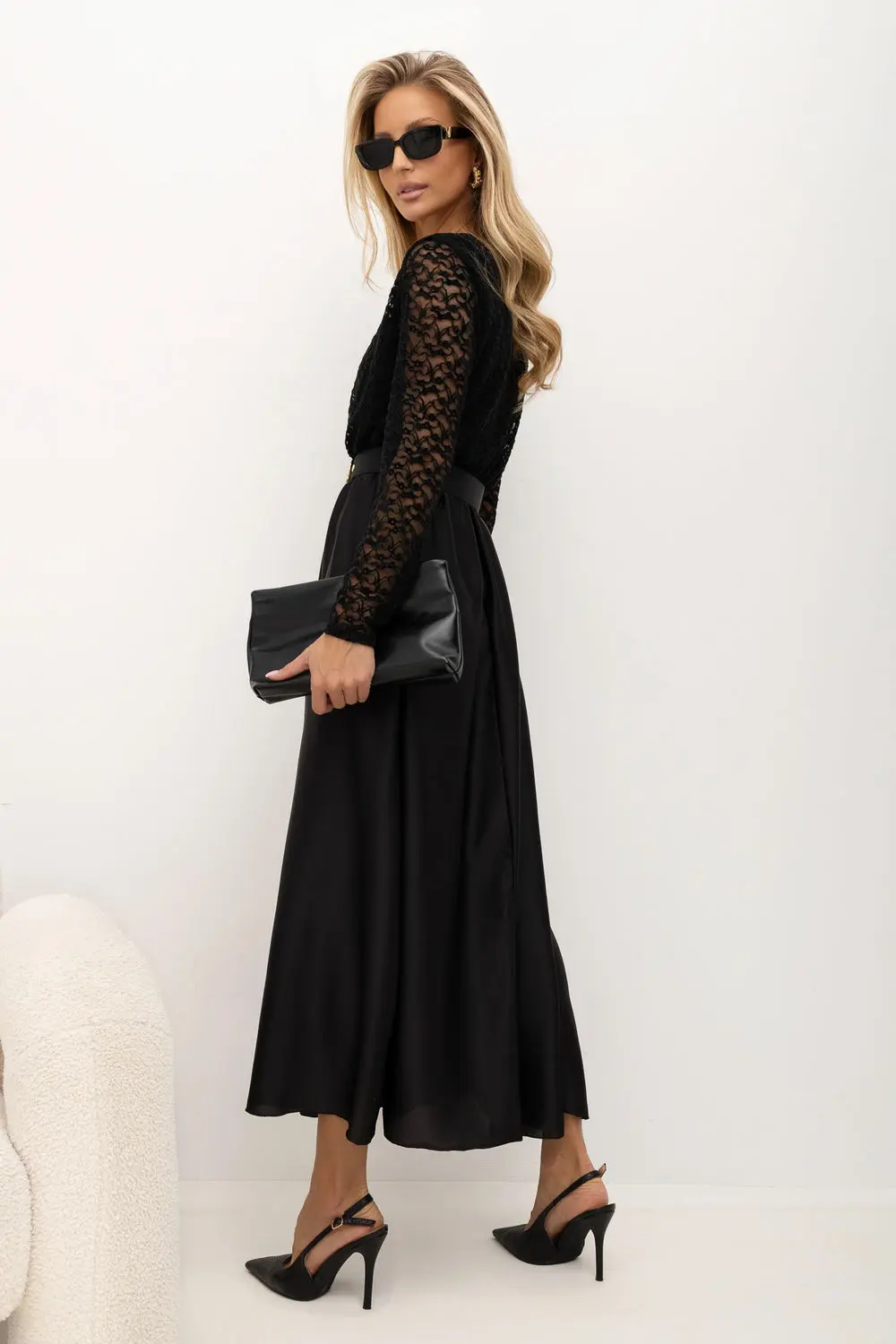Robe longue évasée noire en dentelle